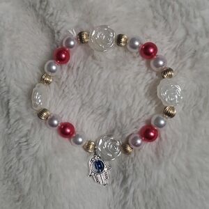 Elegant Pearl and Rose Beaded Bracelet with Hamsa Charm